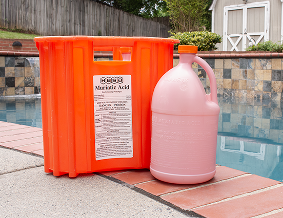 4x1_MuriaticAcid_7x5_Front_Poolside_BottleOut